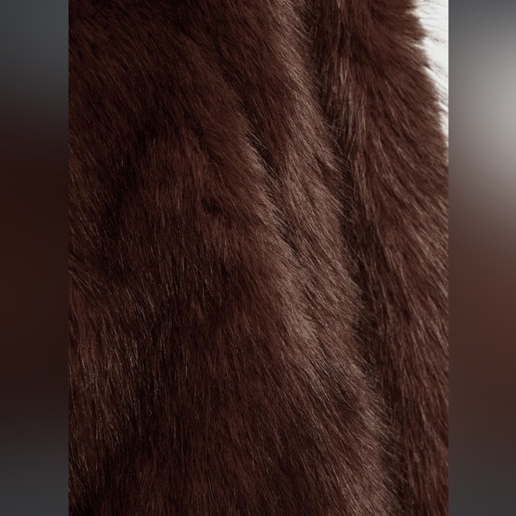 Stradivarius cropped faux fur jacket. Brown - Picture 4 of 7